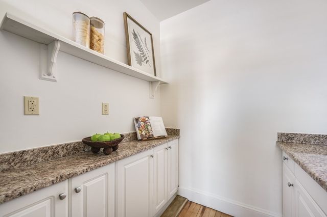 42 Linnaean Street 14, Cambridge, MA 02138