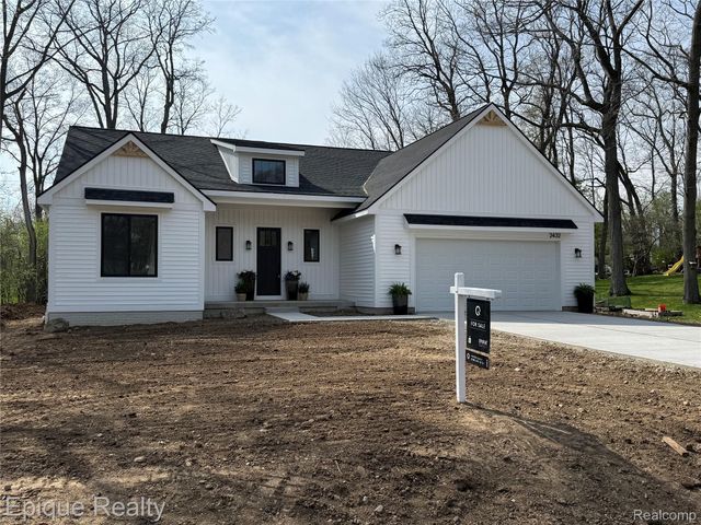 2432 Holland Street, Orion Charter Township, MI 48360