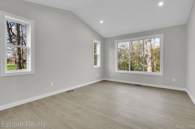 2432 Holland Street, Orion Charter Township, MI 48360