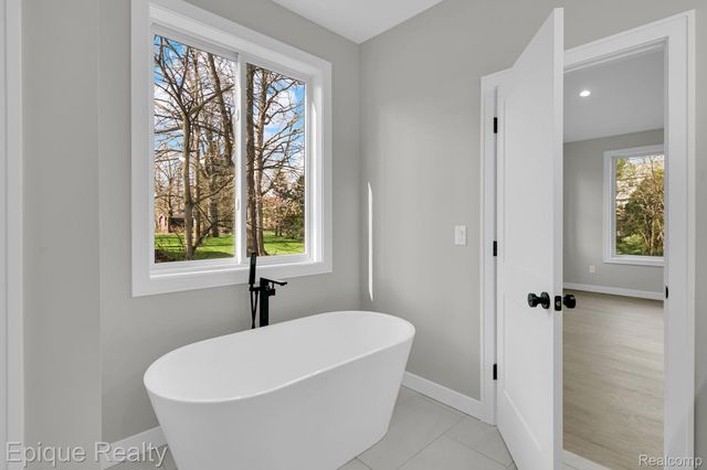 2432 Holland Street, Orion Charter Township, MI 48360
