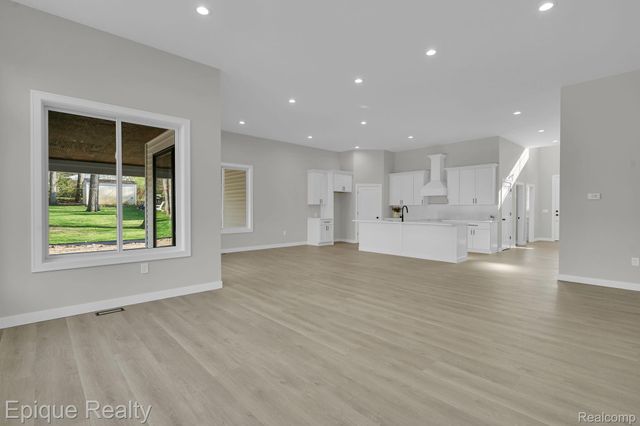 2432 Holland Street, Orion Charter Township, MI 48360