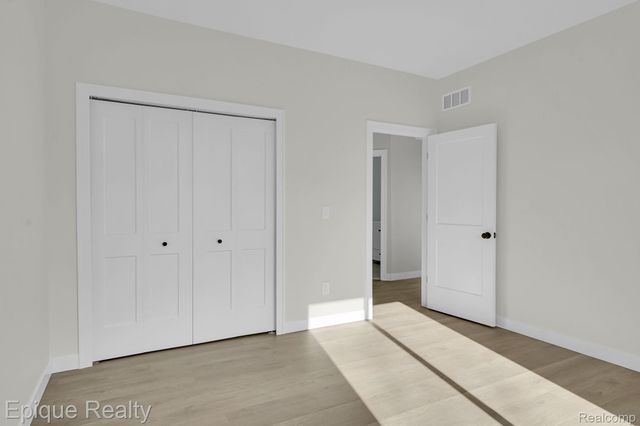 2432 Holland Street, Orion Charter Township, MI 48360