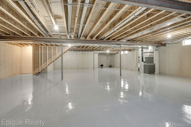 2432 Holland Street, Orion Charter Township, MI 48360