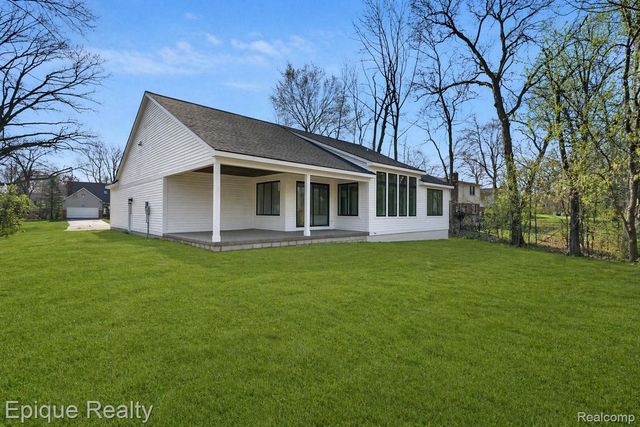 2432 Holland Street, Orion Charter Township, MI 48360