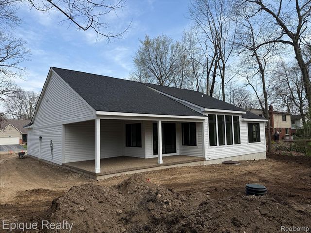 2432 Holland Street, Orion Charter Township, MI 48360