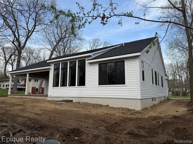 2432 Holland Street, Orion Charter Township, MI 48360