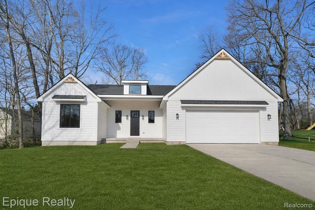 2432 Holland Street, Orion Charter Township, MI 48360