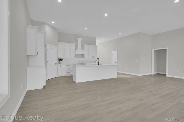2432 Holland Street, Orion Charter Township, MI 48360
