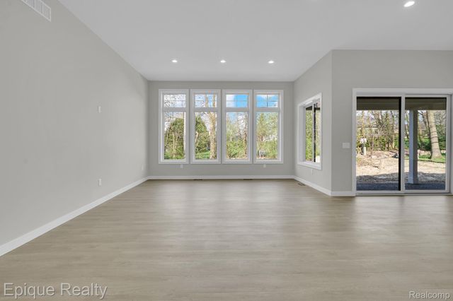 2432 Holland Street, Orion Charter Township, MI 48360