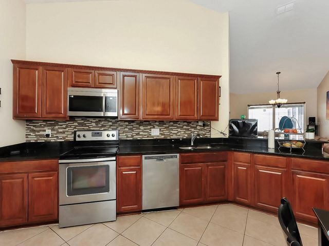 8822 KENSINGTON COURT, Kissimmee, FL 34747