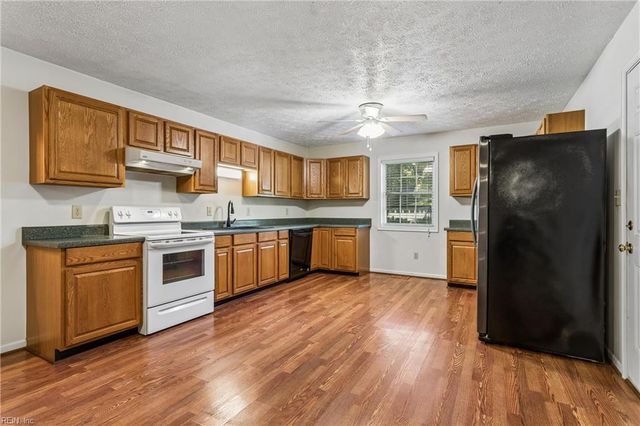 218 Terrebonne RD, Yorktown, VA 23692