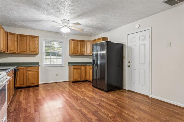 218 Terrebonne RD, Yorktown, VA 23692