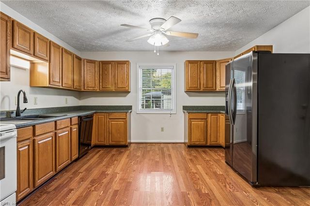 218 Terrebonne RD, Yorktown, VA 23692