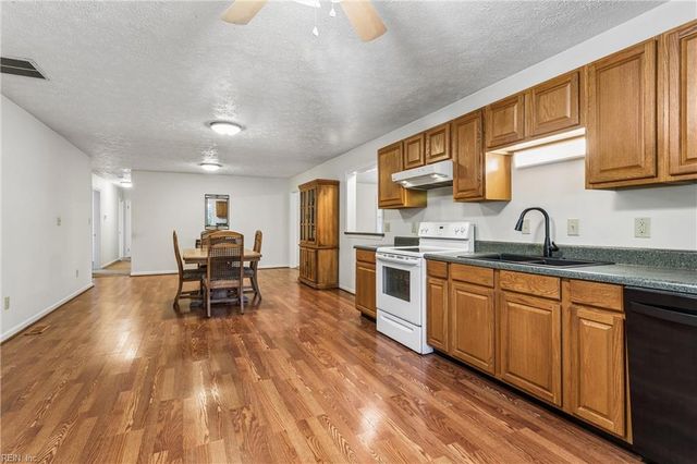 218 Terrebonne RD, Yorktown, VA 23692