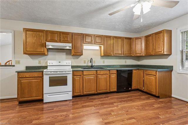 218 Terrebonne RD, Yorktown, VA 23692