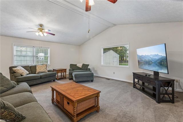218 Terrebonne RD, Yorktown, VA 23692