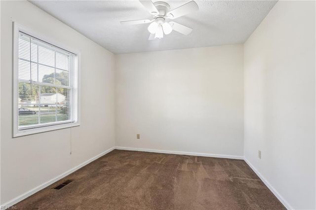 218 Terrebonne RD, Yorktown, VA 23692