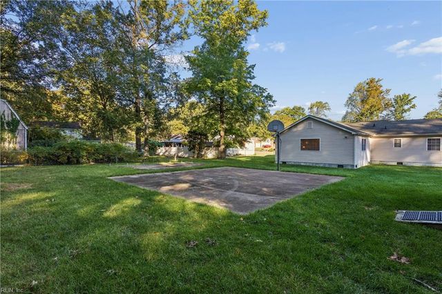 218 Terrebonne RD, Yorktown, VA 23692