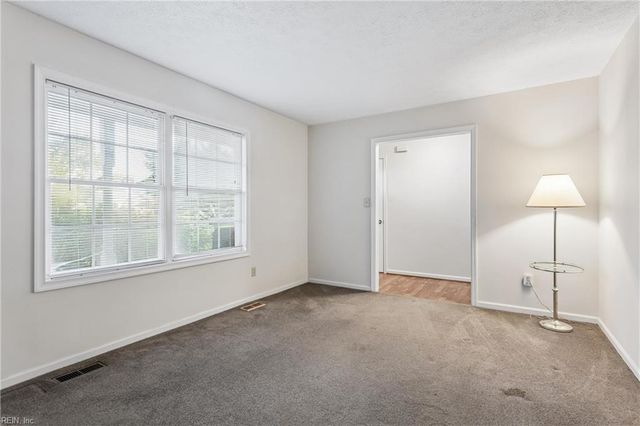 218 Terrebonne RD, Yorktown, VA 23692