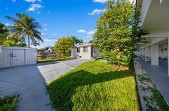 720 NE 7TH Street 5, Hallandale Beach, FL 33009