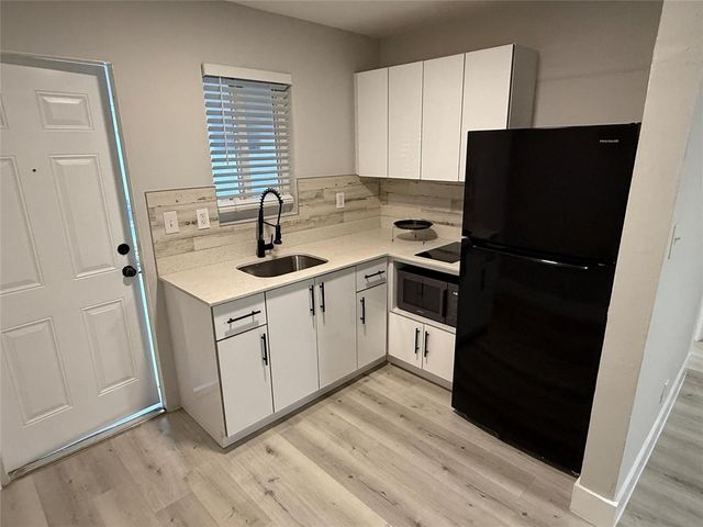 720 NE 7TH Street 5, Hallandale Beach, FL 33009