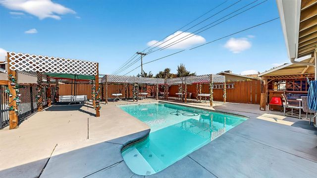 2720 Brooks Ct, Turlock, CA 95382