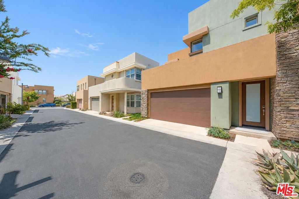 150 Newall, Irvine, CA 92618 — photo 2