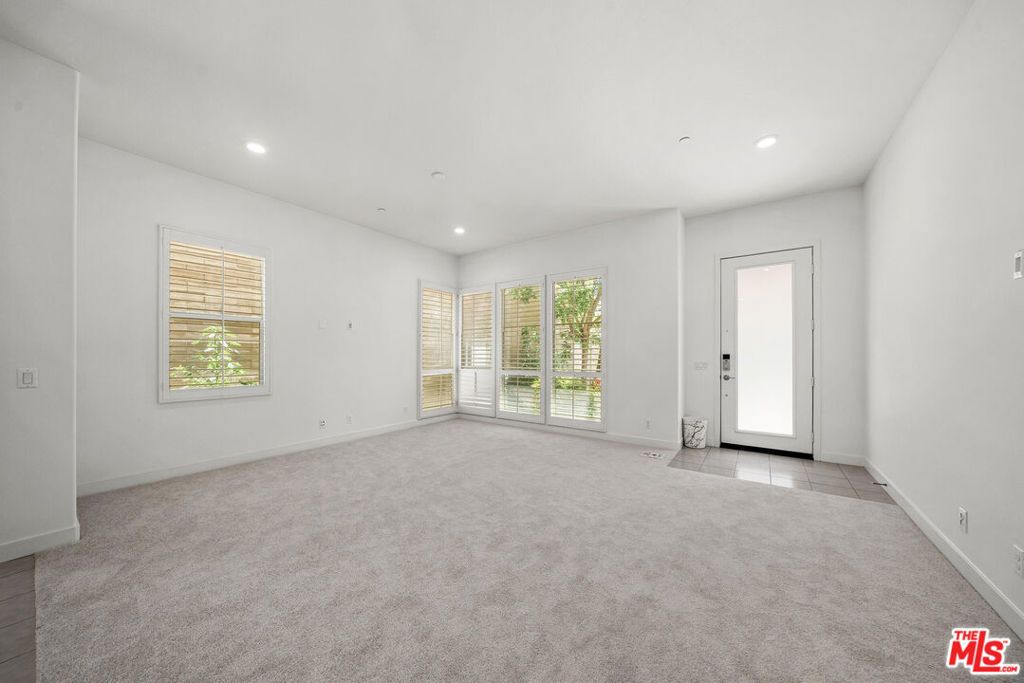 150 Newall, Irvine, CA 92618 — photo 3