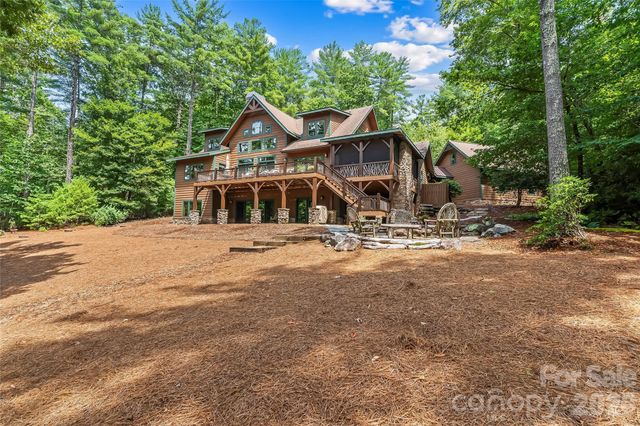 1814 Yellow Fork Trail E, Nebo, NC 28761