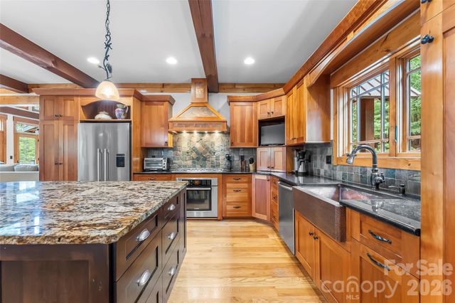 1814 Yellow Fork Trail E, Nebo, NC 28761