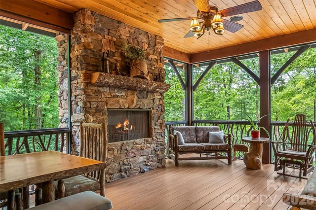 1814 Yellow Fork Trail E, Nebo, NC 28761