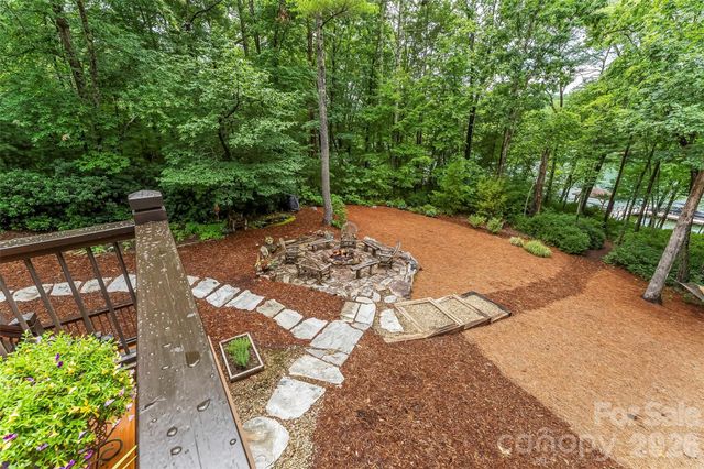 1814 Yellow Fork Trail E, Nebo, NC 28761