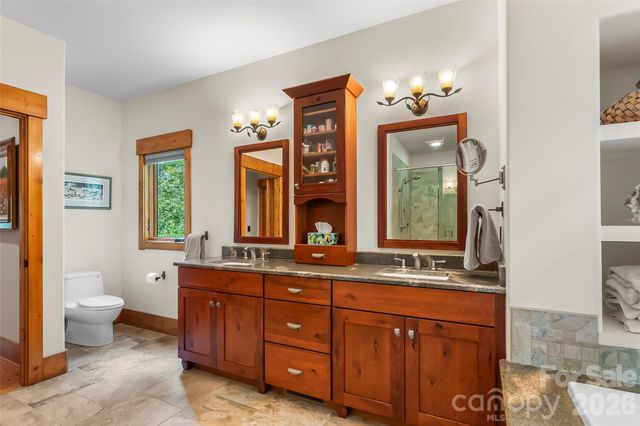 1814 Yellow Fork Trail E, Nebo, NC 28761