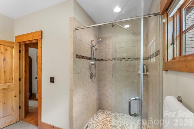 1814 Yellow Fork Trail E, Nebo, NC 28761