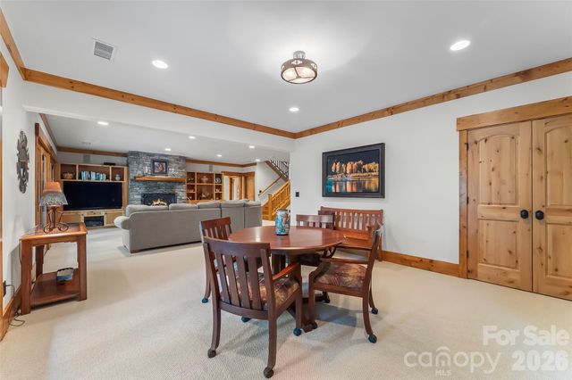 1814 Yellow Fork Trail E, Nebo, NC 28761