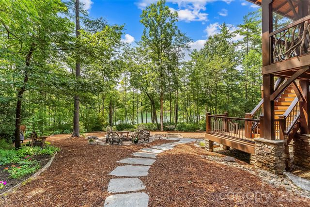 1814 Yellow Fork Trail E, Nebo, NC 28761