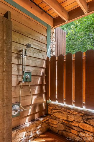1814 Yellow Fork Trail E, Nebo, NC 28761