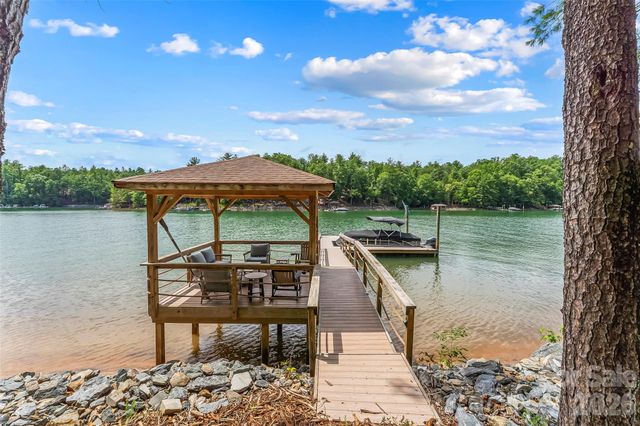 1814 Yellow Fork Trail E, Nebo, NC 28761