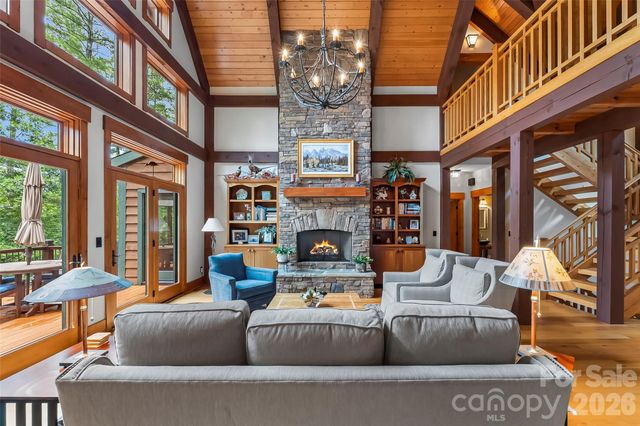 1814 Yellow Fork Trail E, Nebo, NC 28761