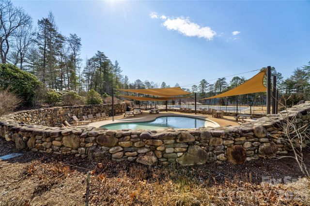 1814 Yellow Fork Trail E, Nebo, NC 28761