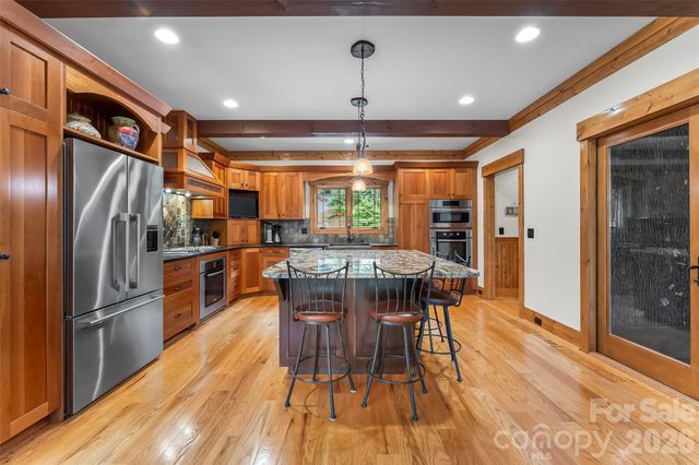 1814 Yellow Fork Trail E, Nebo, NC 28761