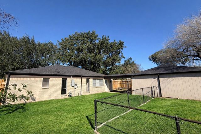 15826 Stonehaven Drive, Houston, TX 77059