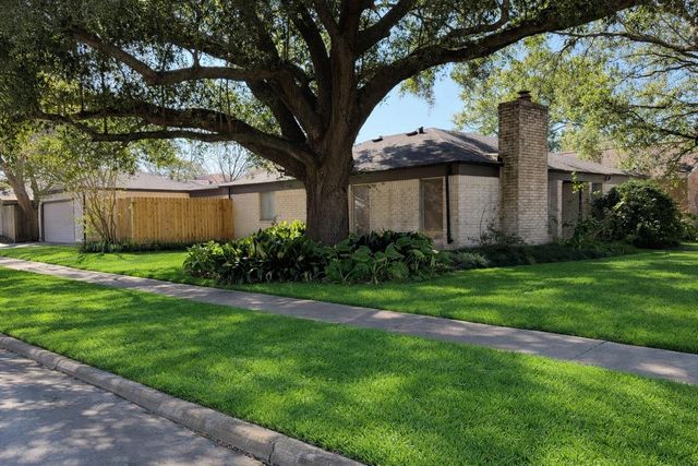 15826 Stonehaven Drive, Houston, TX 77059