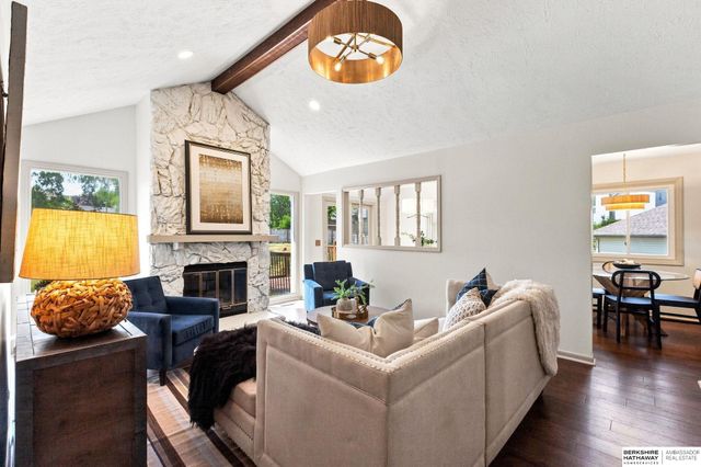 2013 Ann Marie Court, Papillion, NE 68046