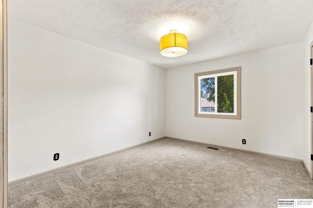 2013 Ann Marie Court, Papillion, NE 68046