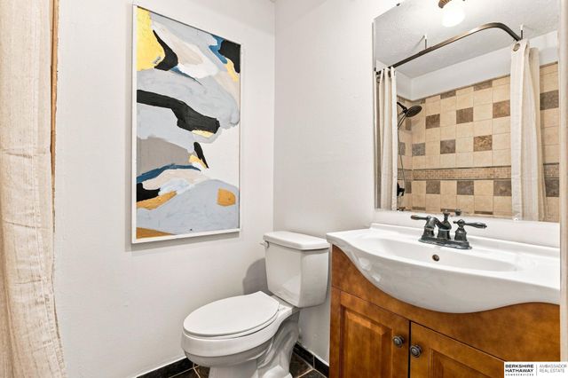 2013 Ann Marie Court, Papillion, NE 68046