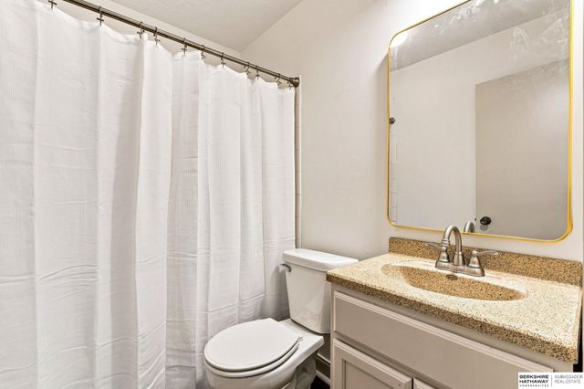 2013 Ann Marie Court, Papillion, NE 68046