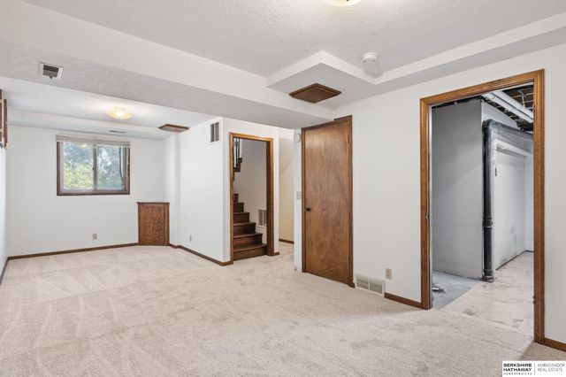 2013 Ann Marie Court, Papillion, NE 68046