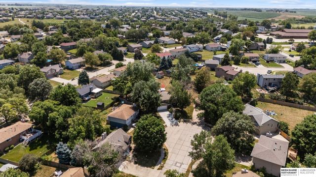 2013 Ann Marie Court, Papillion, NE 68046