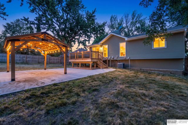 2013 Ann Marie Court, Papillion, NE 68046